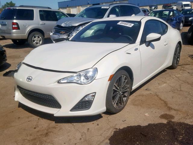 JF1ZNAA12F9701946 - 2015 TOYOTA SCION FR-S WHITE photo 2