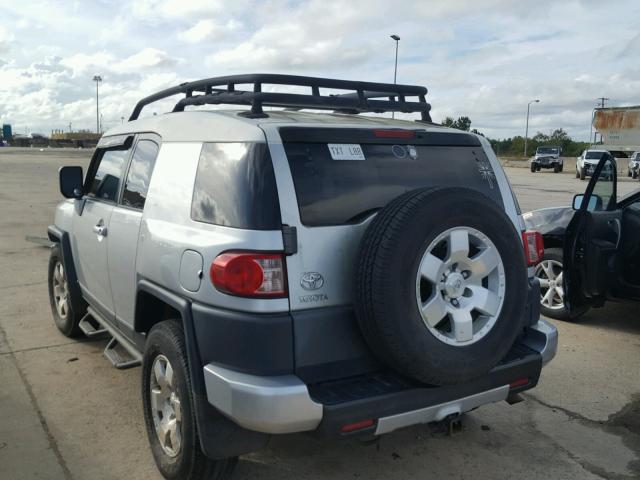 JTEZU11F18K003151 - 2008 TOYOTA FJ CRUISER SILVER photo 3