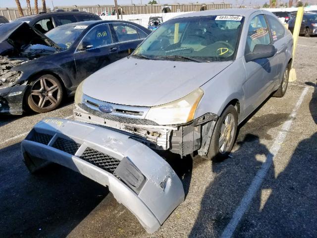 1FAHP32N38W144858 - 2008 FORD FOCUS S/SE SILVER photo 2