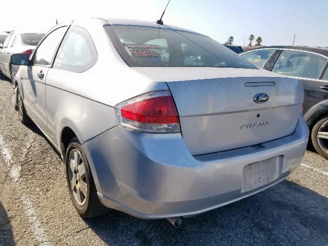 1FAHP32N38W144858 - 2008 FORD FOCUS S/SE SILVER photo 3