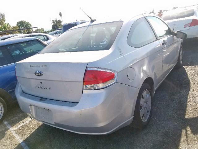 1FAHP32N38W144858 - 2008 FORD FOCUS S/SE SILVER photo 4