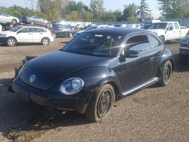 3VWF17AT6FM607404 - 2015 VOLKSWAGEN BEETLE 1.8 BLACK photo 2