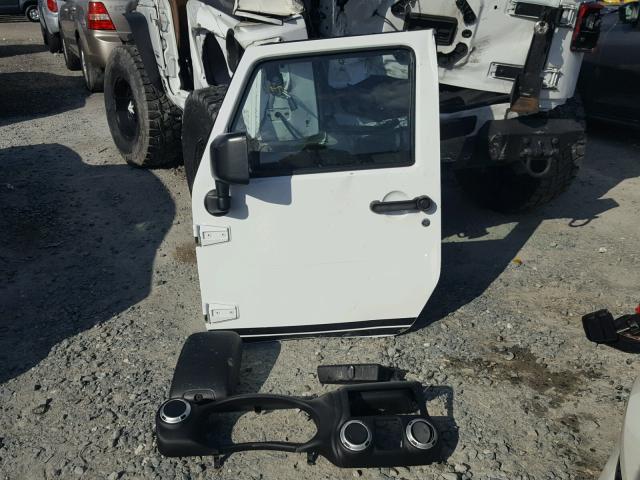 1C4AJWBG7FL517088 - 2015 JEEP WRANGLER S WHITE photo 9