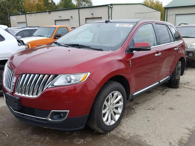 2LMDJ8JKXDBL13588 - 2013 LINCOLN MKX RED photo 2