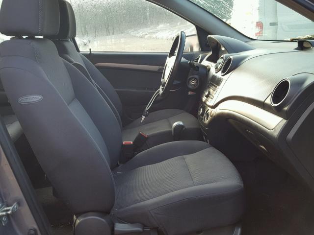 KL1TD56E99B378490 - 2009 CHEVROLET AVEO LS GRAY photo 5