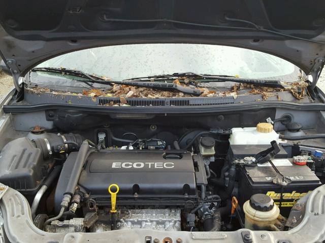 KL1TD56E99B378490 - 2009 CHEVROLET AVEO LS GRAY photo 7