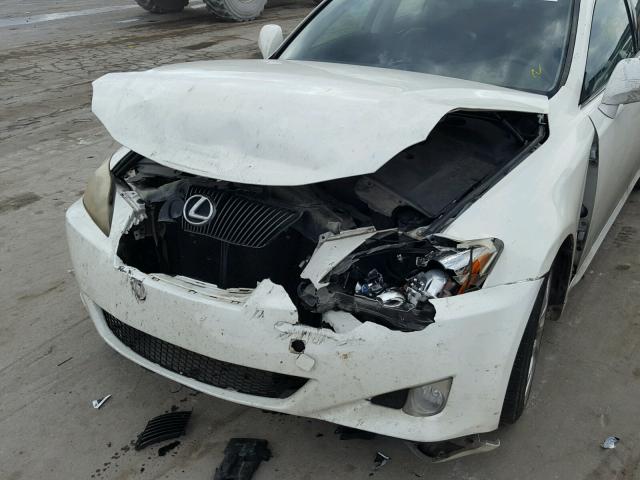 JTHCK262862005812 - 2006 LEXUS IS 250 WHITE photo 9