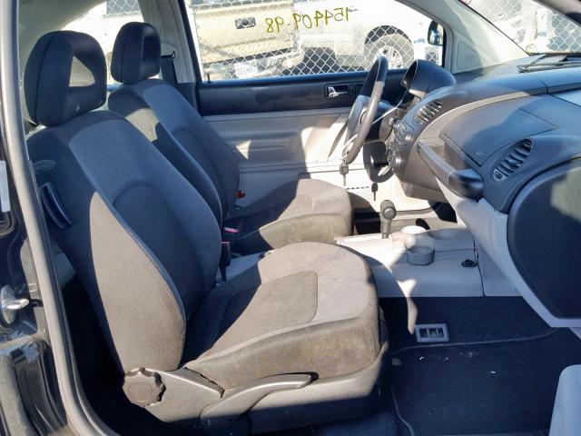 3VWBB61C6WM049415 - 1998 VOLKSWAGEN NEW BEETLE შავი ფოტო 5