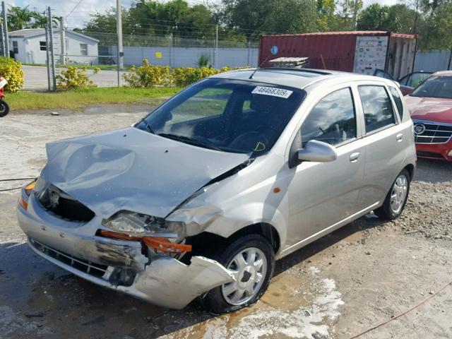 KL1TJ62644B219866 - 2004 CHEVROLET AVEO LS SILVER photo 2