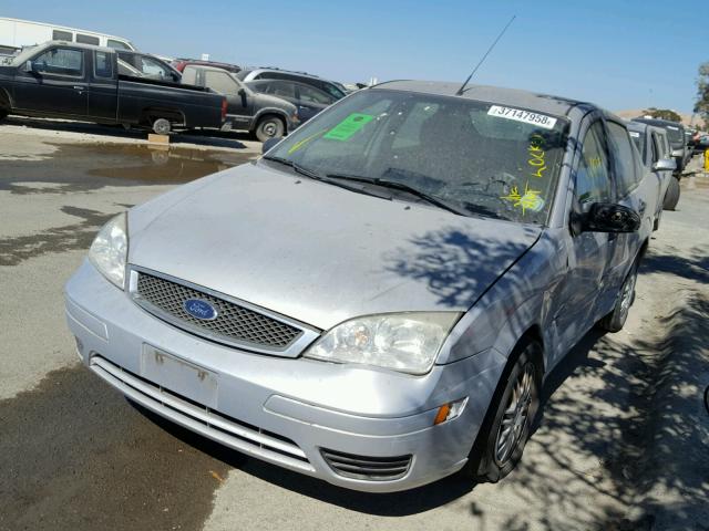 1FAFP34N37W251623 - 2007 FORD FOCUS ZX4 SILVER photo 2