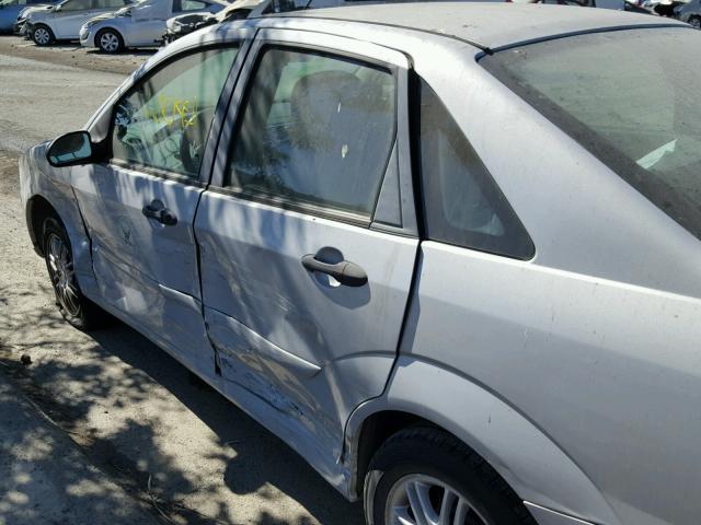 1FAFP34N37W251623 - 2007 FORD FOCUS ZX4 SILVER photo 9