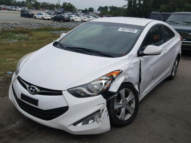 KMHDH6AE5DU002375 - 2013 HYUNDAI ELANTRA CO WHITE photo 2