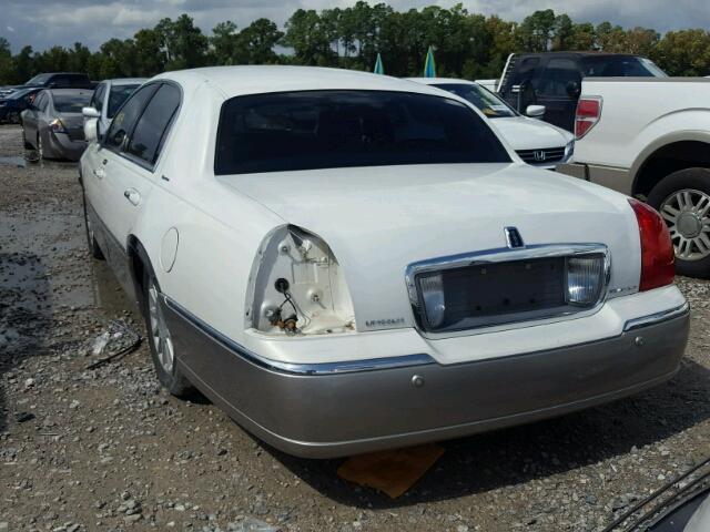 1LNHM82W63Y613927 - 2003 LINCOLN TOWN CAR S WHITE photo 3