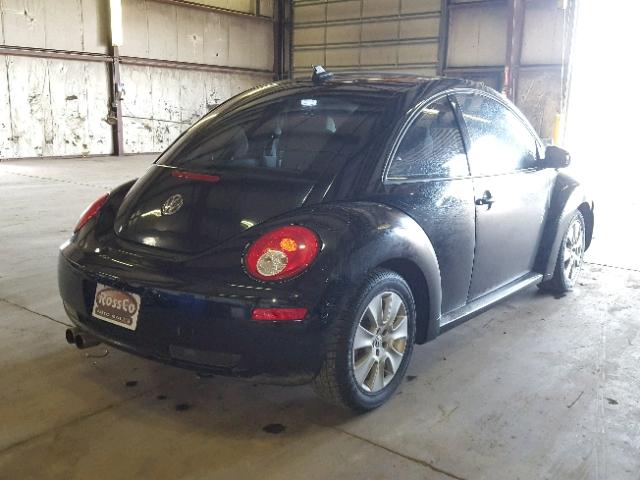 3VWRG3AGXAM013527 - 2010 VOLKSWAGEN NEW BEETLE BLACK photo 4