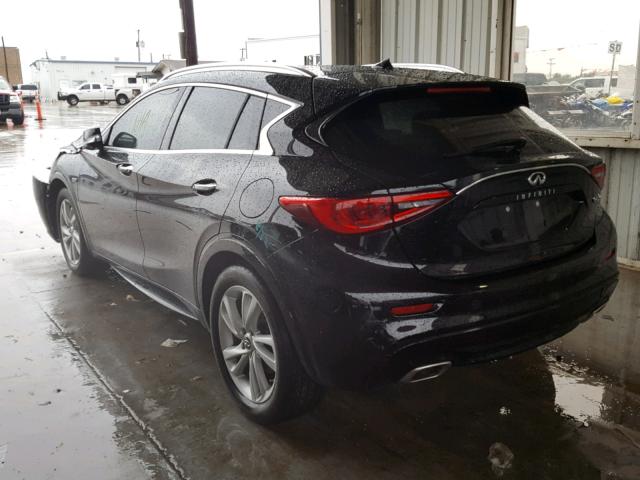 SJKCH5CPXJA044429 - 2018 INFINITI QX30 BASE GRAY photo 3