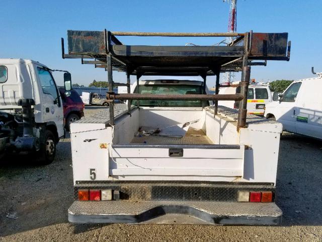 1GDHC24U15E208266 - 2005 GMC SIERRA C25 WHITE photo 6