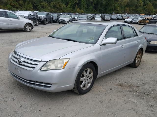 4T1BK36B46U112116 - 2006 TOYOTA AVALON SILVER photo 2