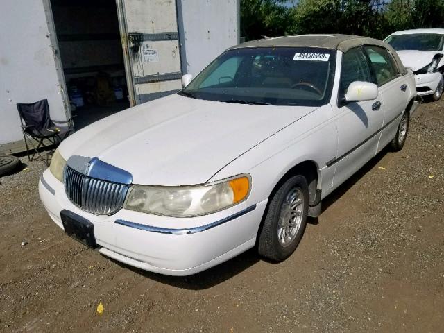 1LNFM82W7XY602965 - 1999 LINCOLN TOWN CAR S WHITE photo 2