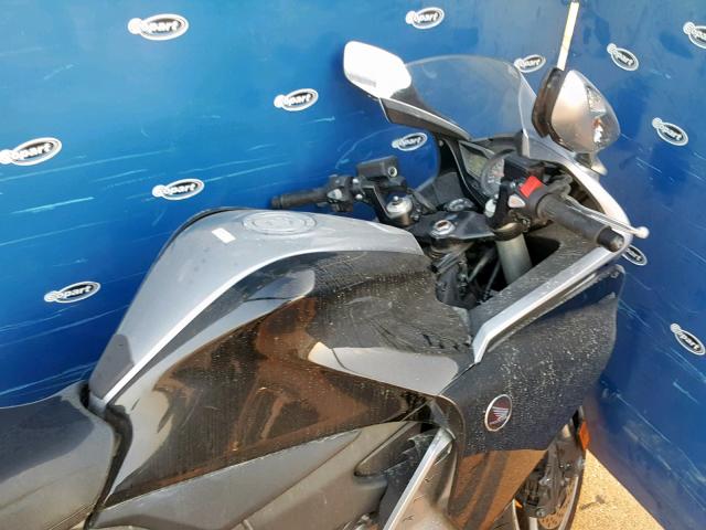 JH2SC6319DK300130 - 2013 HONDA VFR1200 F BLACK photo 5