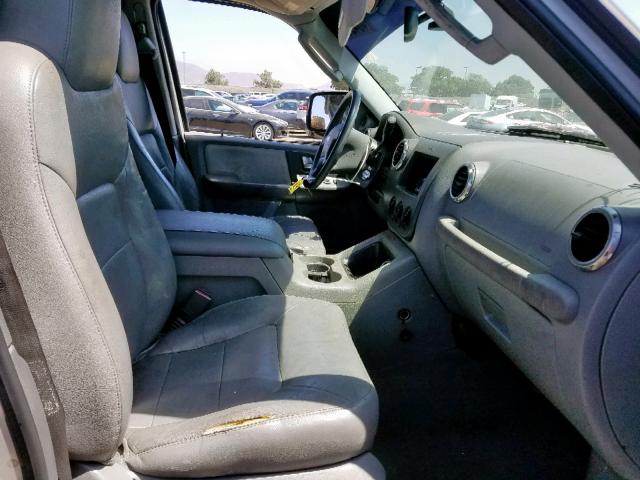 1FMRU15W44LA41827 - 2004 FORD EXPEDITION SILVER photo 5