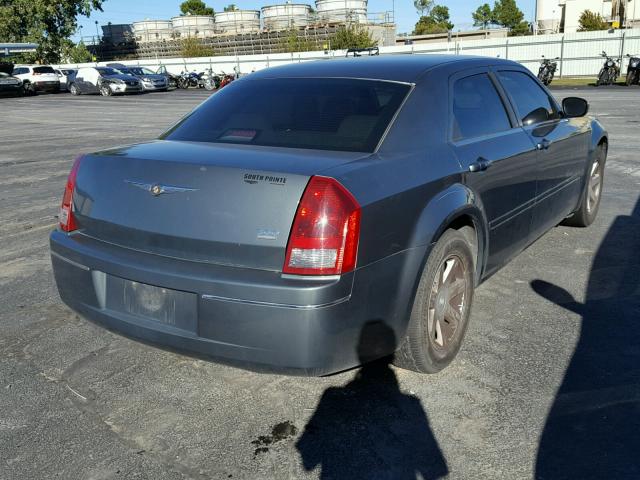 2C3JA53G15H614666 - 2005 CHRYSLER 300 TOURIN GREEN photo 4