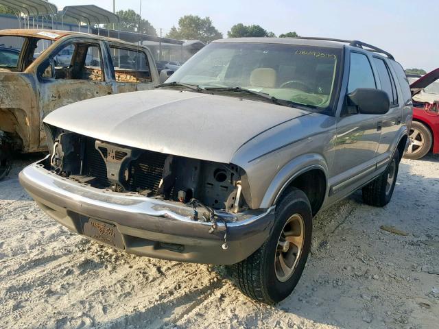 1GNCS13W91K204001 - 2001 CHEVROLET BLAZER GOLD photo 2