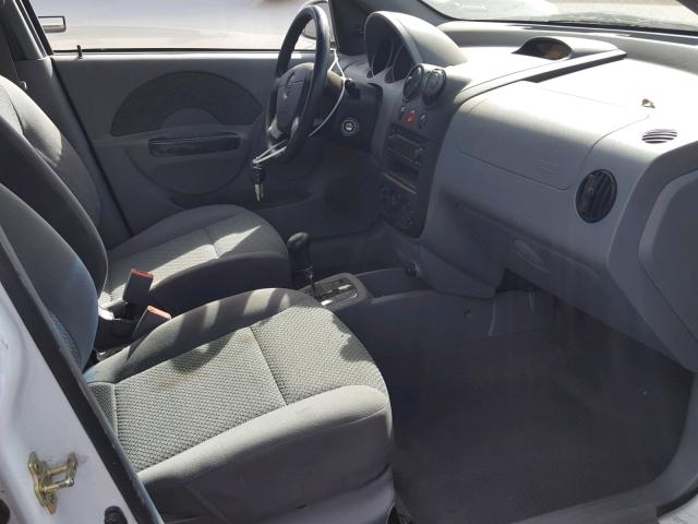 KL1TJ62634B182972 - 2004 CHEVROLET AVEO LS WHITE photo 5