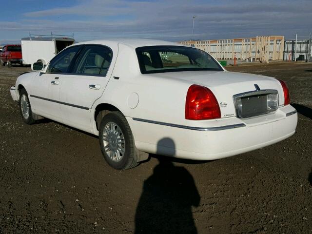 2LNHM82V19X635771 - 2009 LINCOLN TOWN CAR S WHITE photo 3