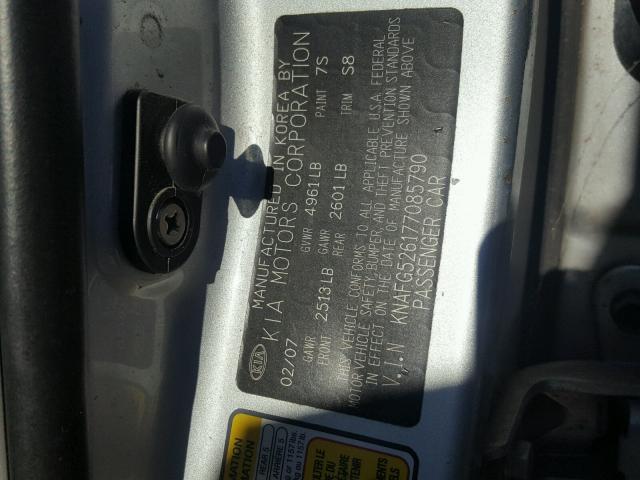 KNAFG526177085790 - 2007 KIA RONDO LX SILVER photo 10