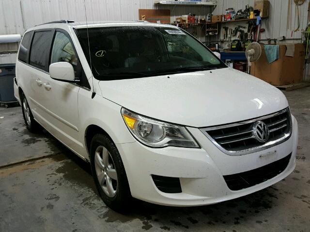 2V4RW3DG2BR740257 - 2011 VOLKSWAGEN ROUTAN SE WHITE photo 1