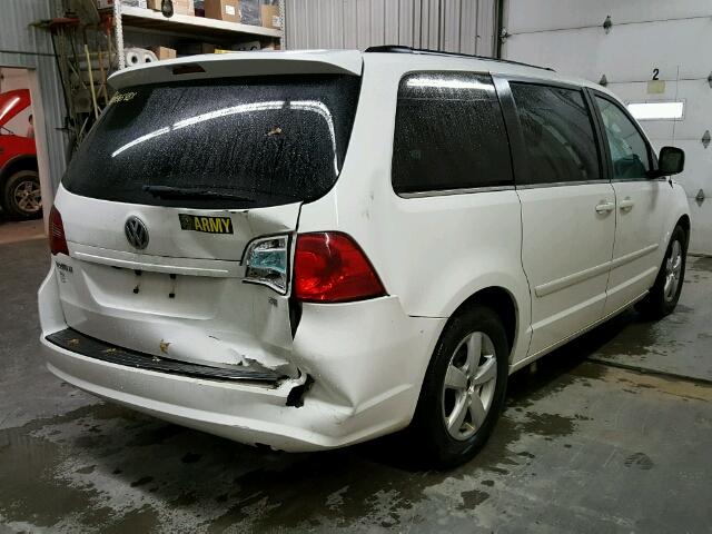 2V4RW3DG2BR740257 - 2011 VOLKSWAGEN ROUTAN SE WHITE photo 4