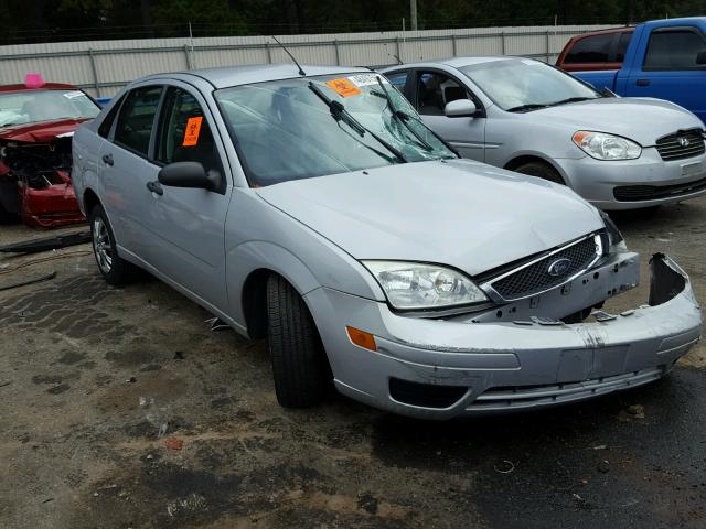 1FAFP34N67W252071 - 2007 FORD FOCUS ZX4 SILVER photo 1