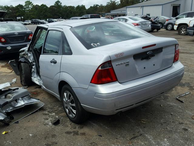 1FAFP34N67W252071 - 2007 FORD FOCUS ZX4 SILVER photo 3