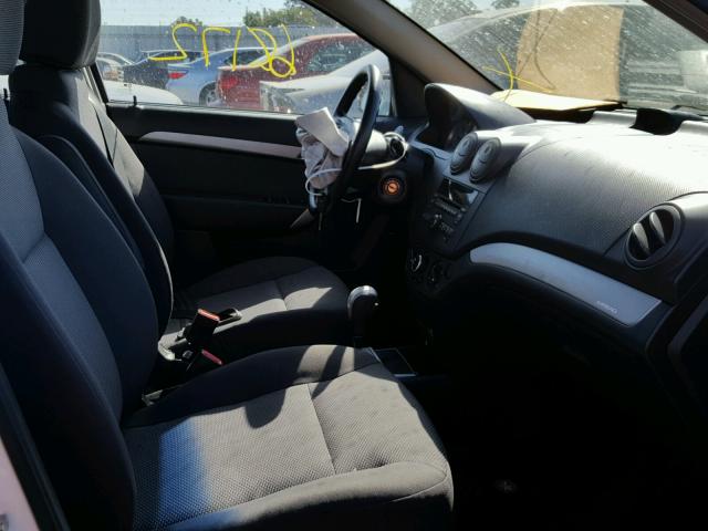 KL1TD5DE4BB136165 - 2011 CHEVROLET AVEO LS WHITE photo 5