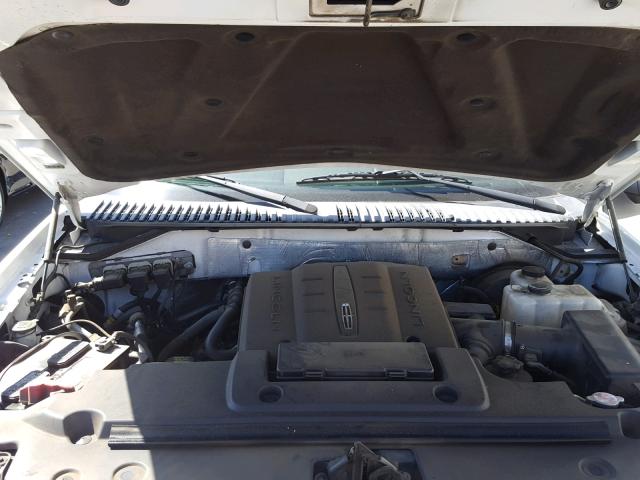 5LMJJ2H57BEJ01774 - 2011 LINCOLN NAVIGATOR 白色 照片 7