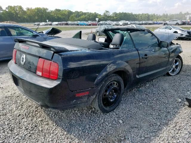 1ZVFT85H675283044 - 2007 FORD MUSTANG GT BLACK photo 4