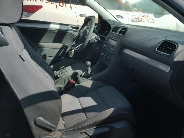 WVWAA7AJ3BW231895 - 2011 VOLKSWAGEN GOLF 白色 照片 5