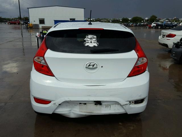 KMHCU5AE7GU239763 - 2016 HYUNDAI ACCENT SPO WHITE photo 9