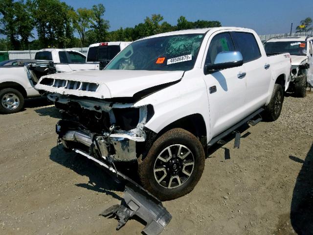 5TFAW5F18JX772738 - 2018 TOYOTA TUNDRA CRE WHITE photo 2