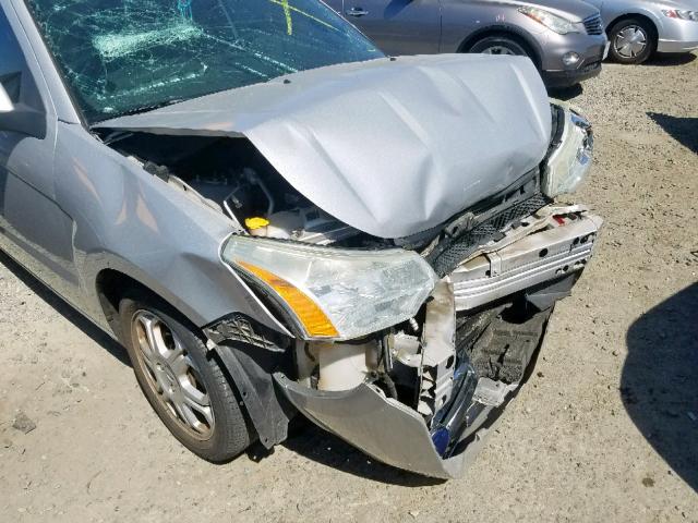 1FAHP36N29W218086 - 2009 FORD FOCUS SES SILVER photo 9