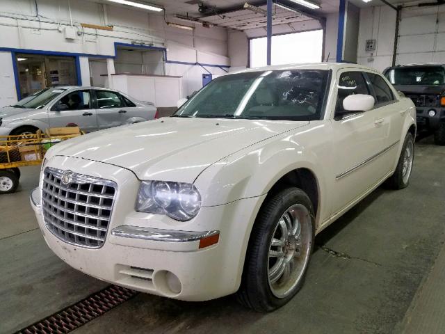 2C3LK33G38H126771 - 2008 CHRYSLER 300 LIMITE WHITE photo 2