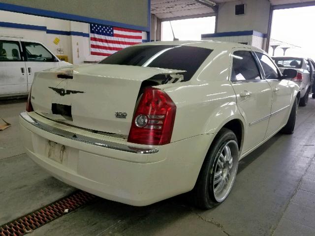 2C3LK33G38H126771 - 2008 CHRYSLER 300 LIMITE WHITE photo 4