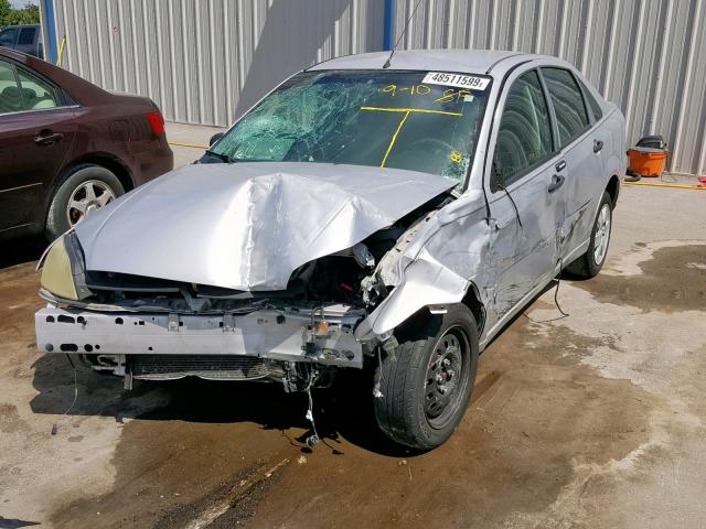 1FAHP34N57W204697 - 2007 FORD FOCUS ZX4 SILVER photo 2