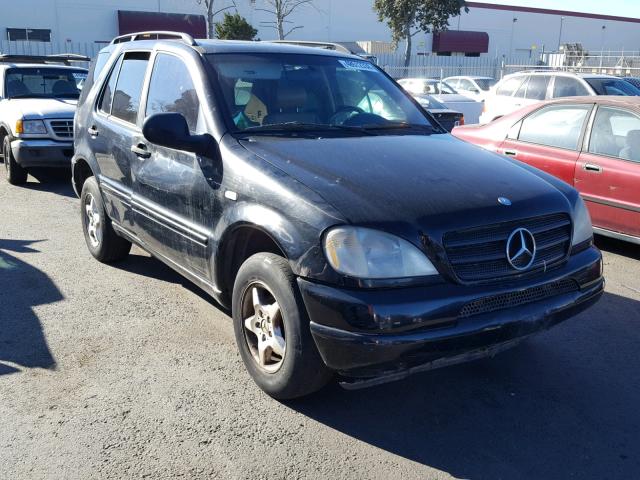 4JGAB54E2WA023909 - 1998 MERCEDES-BENZ ML 320 BLACK photo 1