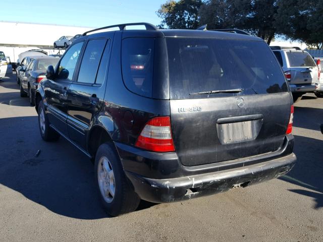 4JGAB54E2WA023909 - 1998 MERCEDES-BENZ ML 320 BLACK photo 3