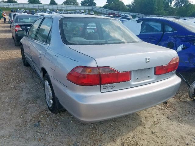 1HGCG5648YA052936 - 2000 HONDA ACCORD LX SILVER photo 3