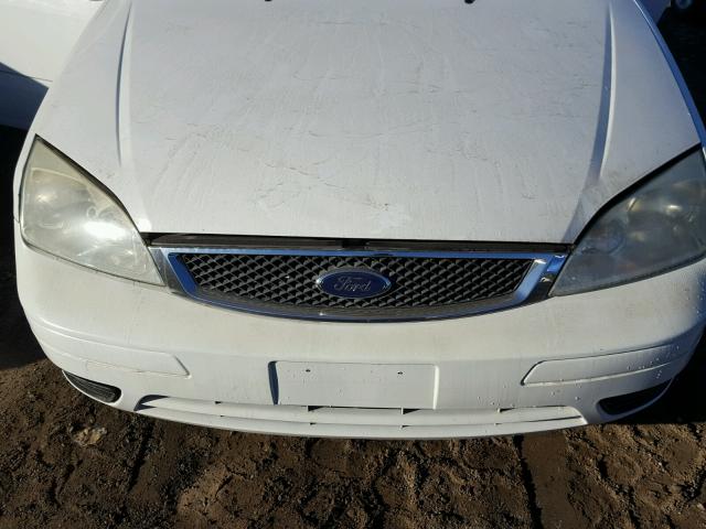 1FAFP34N16W246998 - 2006 FORD FOCUS ZX4 WHITE photo 7