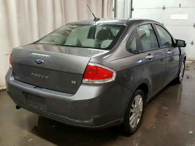 1FAHP3FN2AW215855 - 2010 FORD FOCUS SE GRAY photo 4