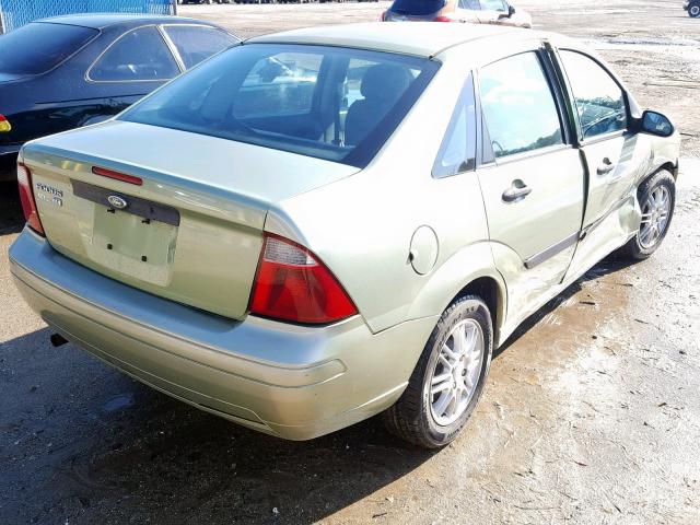 1FAHP34N77W154255 - 2007 FORD FOCUS ZX4 GREEN photo 4