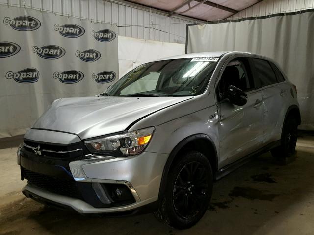 JA4AP3AU6JZ024314 - 2018 MITSUBISHI OUTLANDER SILVER photo 2